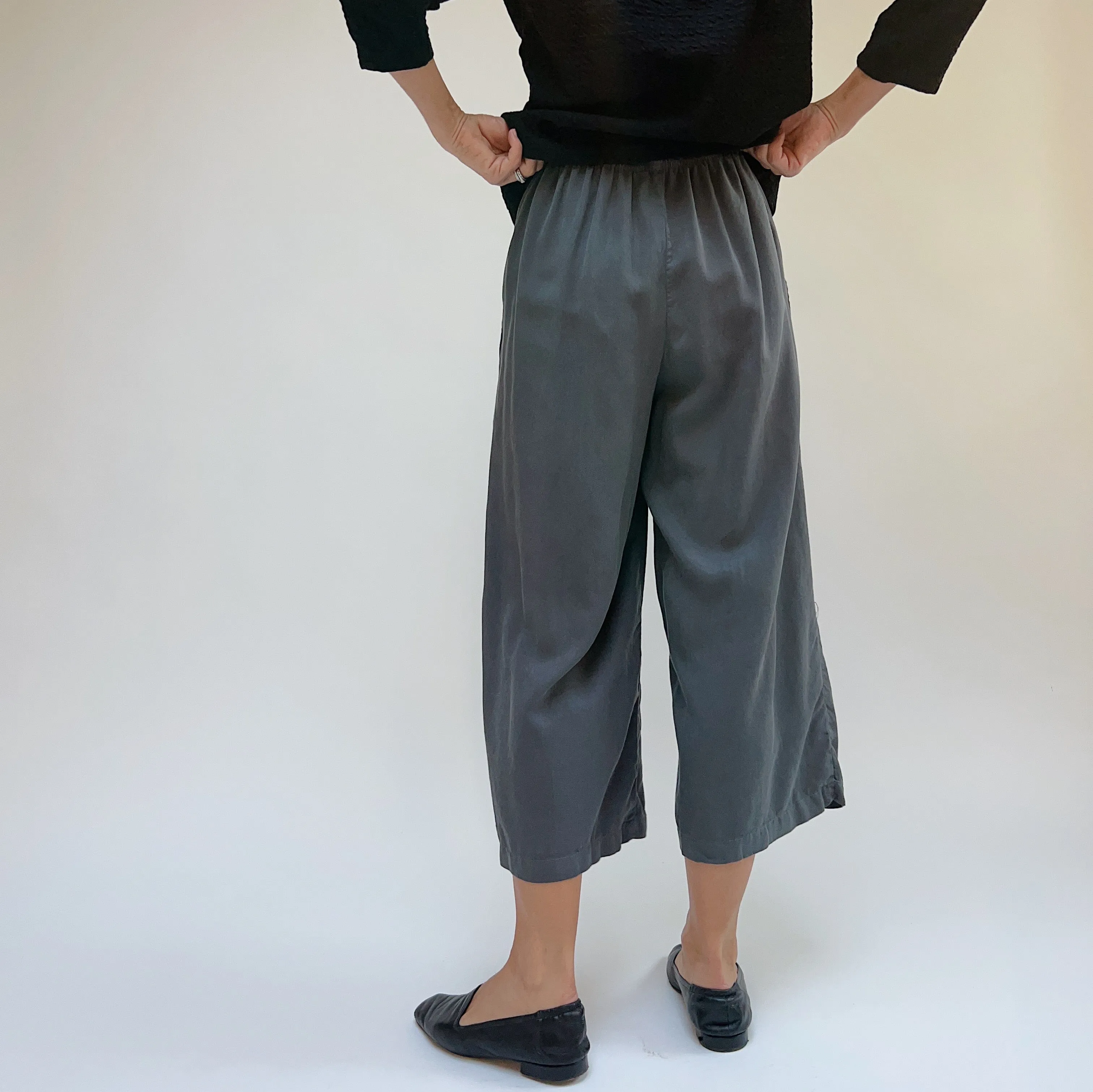 Cut Loose | Tencel Flat Front Flood in Anthracite