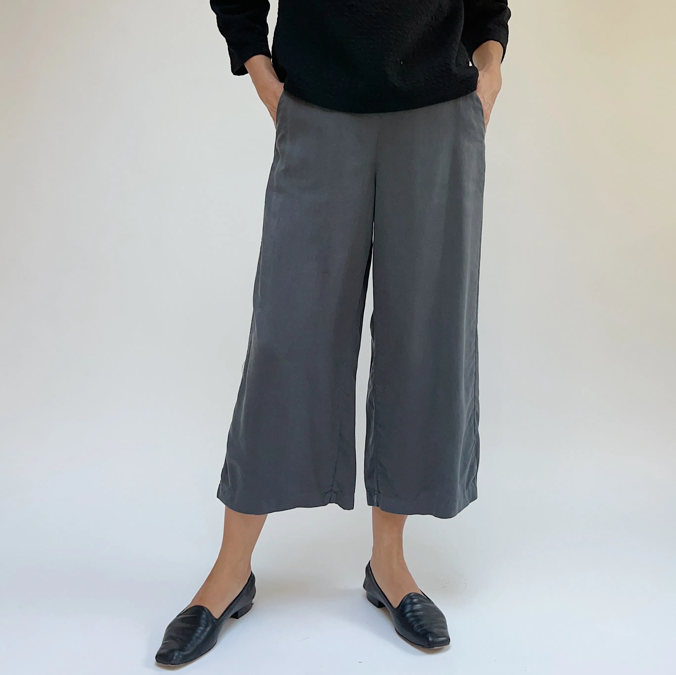 Cut Loose | Tencel Flat Front Flood in Anthracite