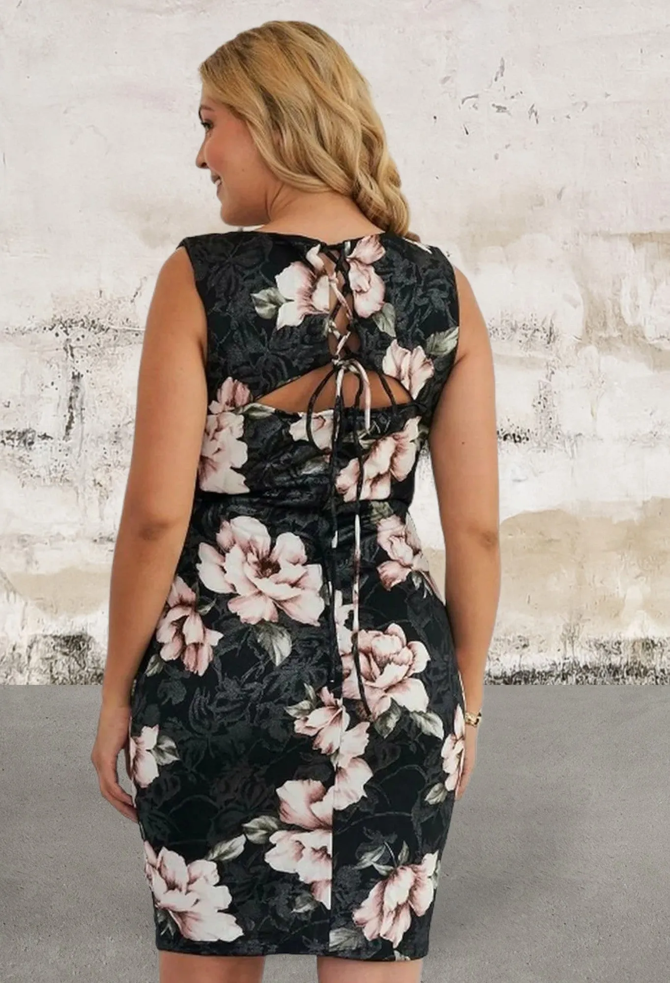 Floral sleeveless v-neck line dress