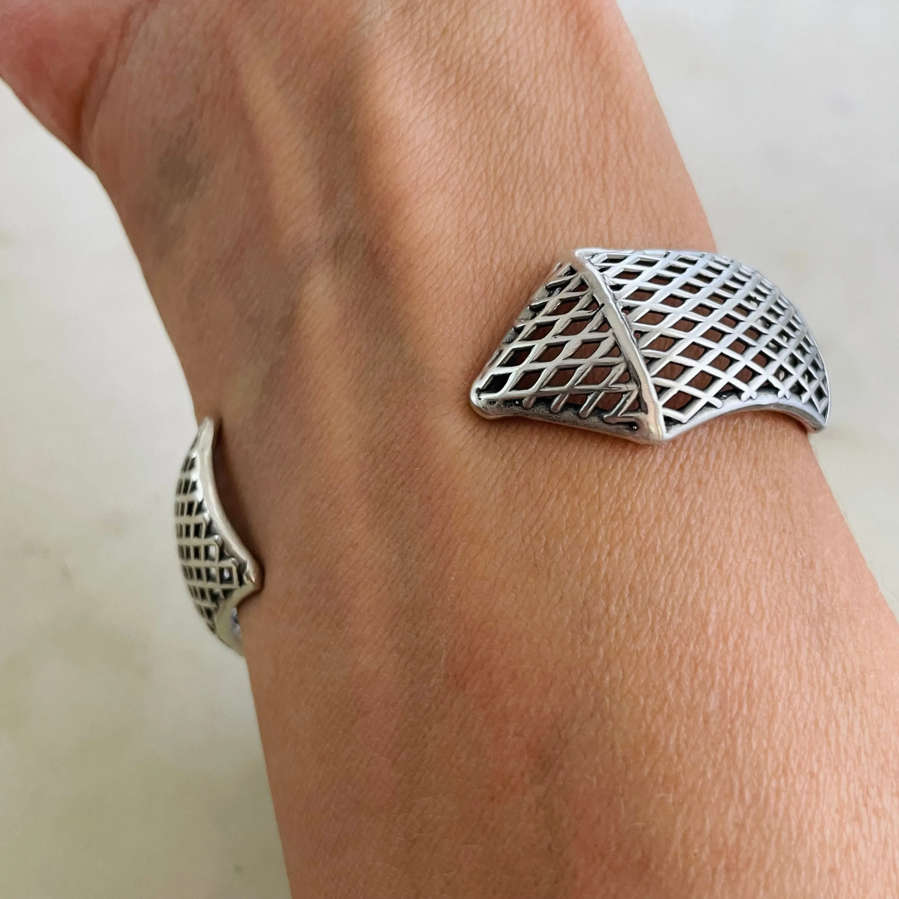 HOOP NET CUFF