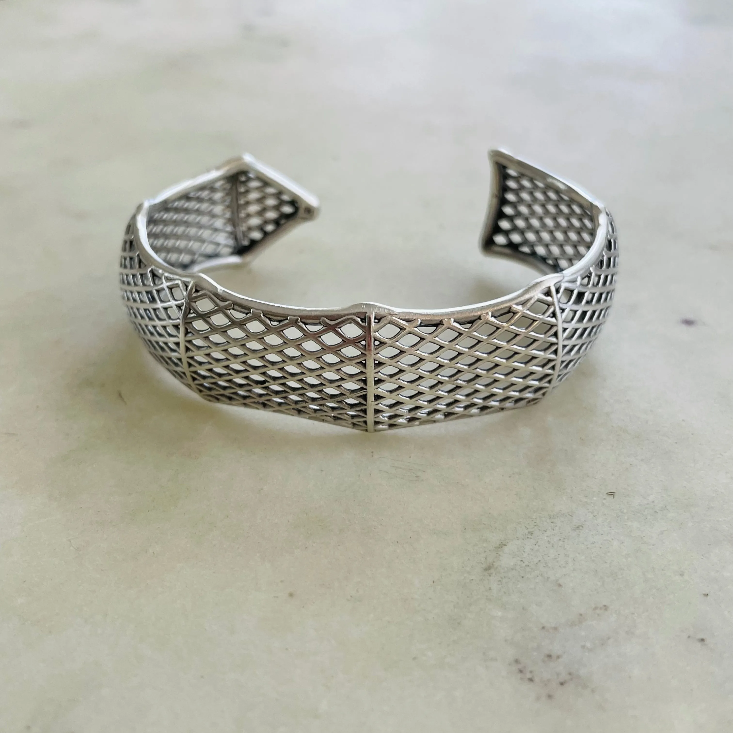 HOOP NET CUFF