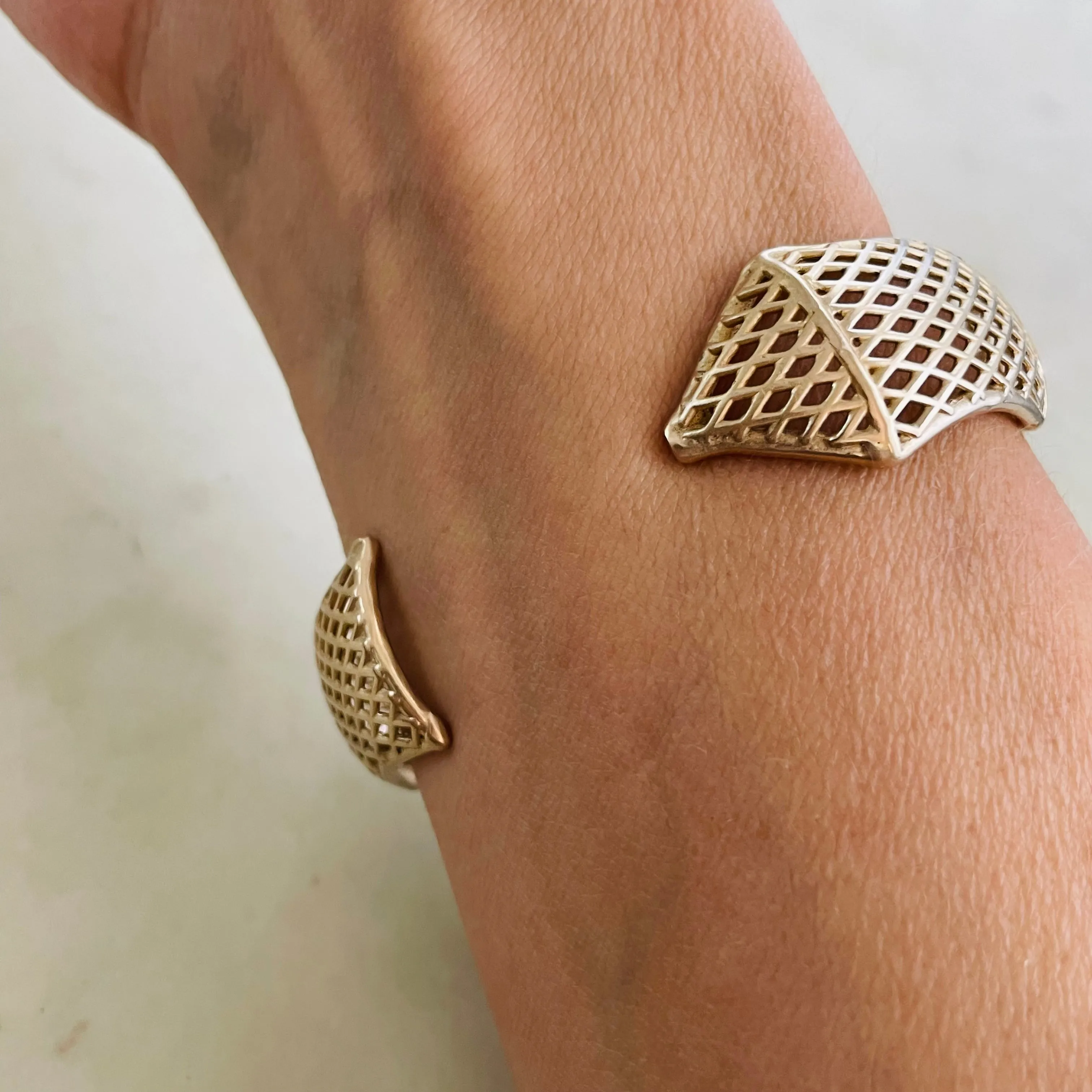 HOOP NET CUFF