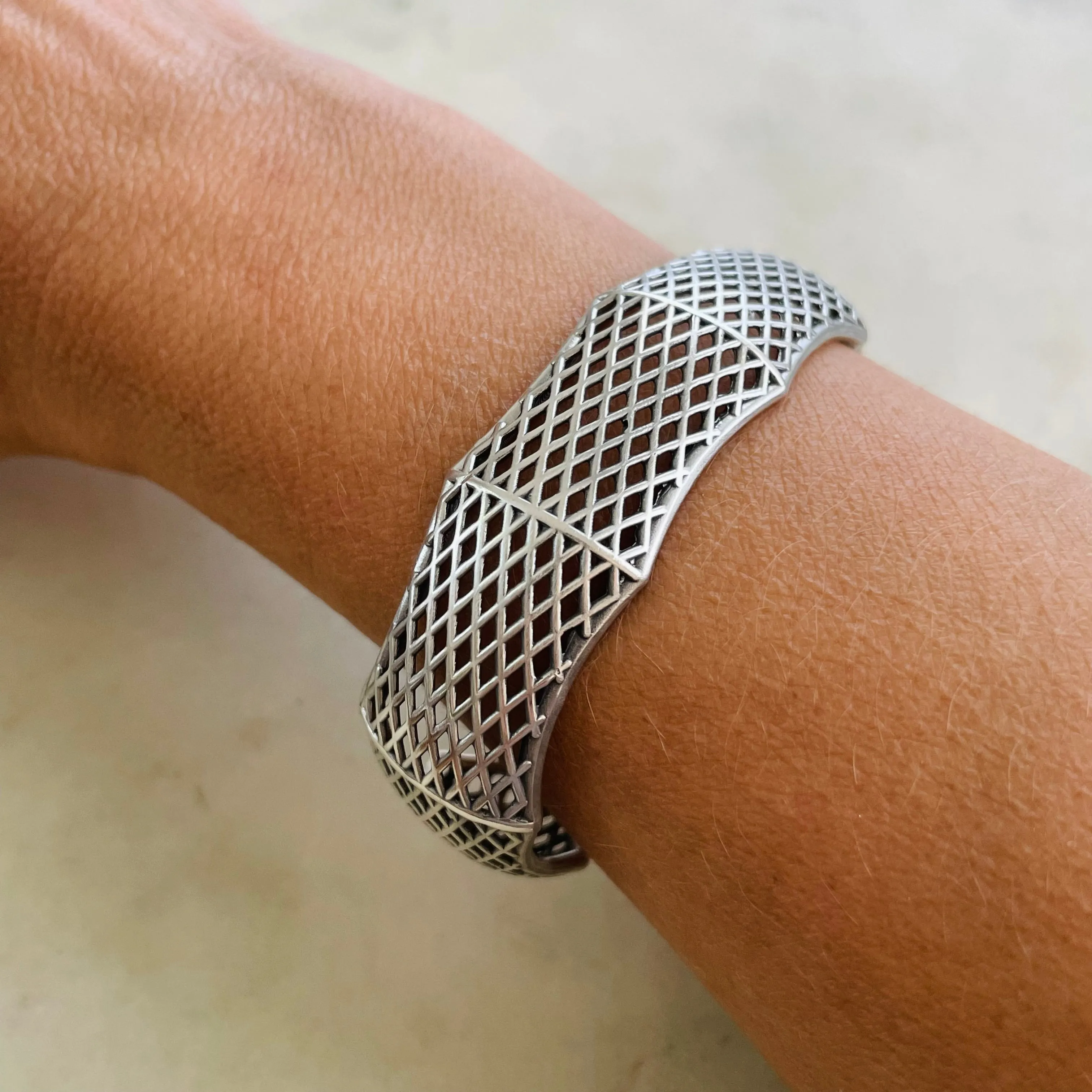 HOOP NET CUFF