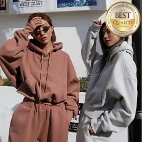 Snuggle Up in Style: Women’s Cozy Tracksuit