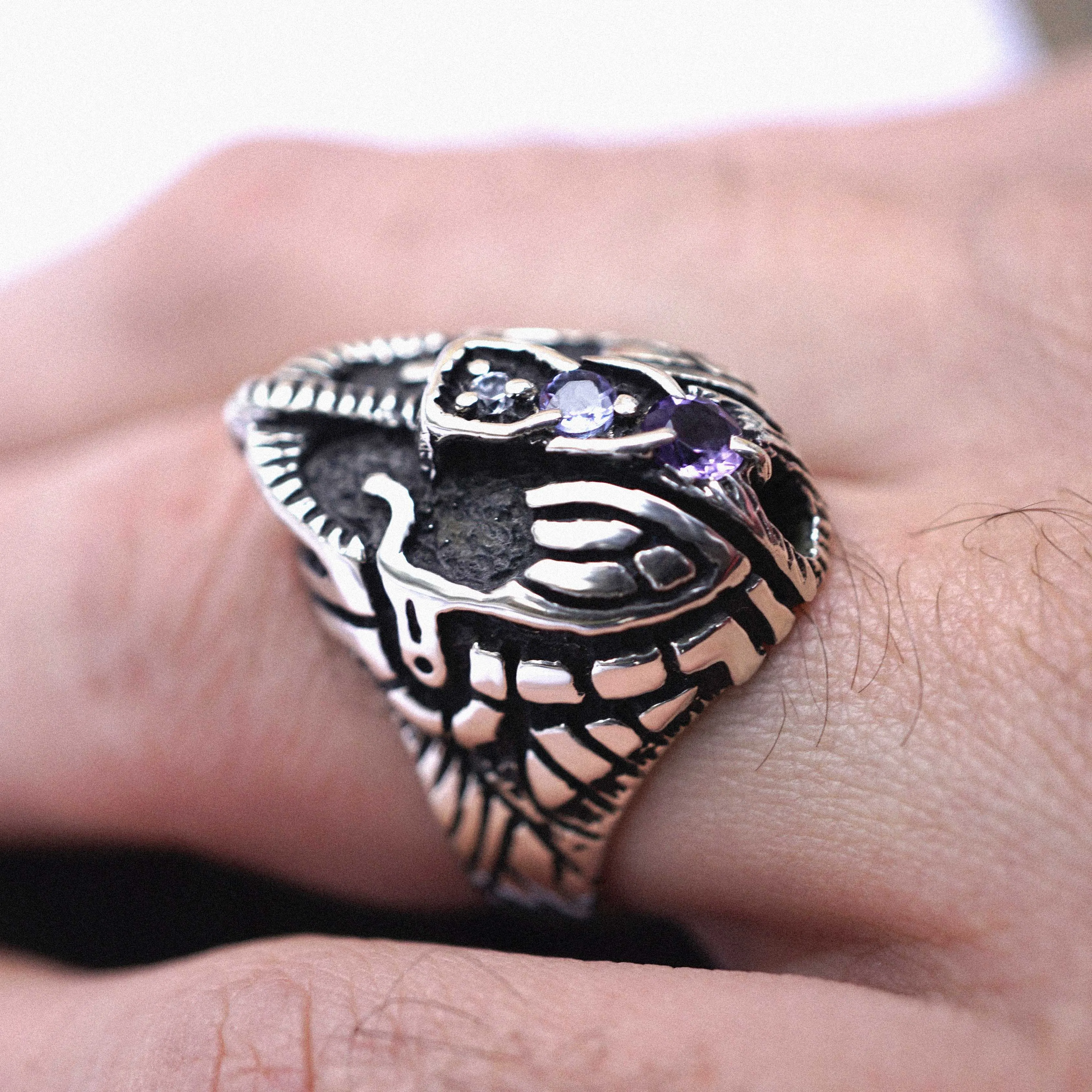 Statement face ring HELMET