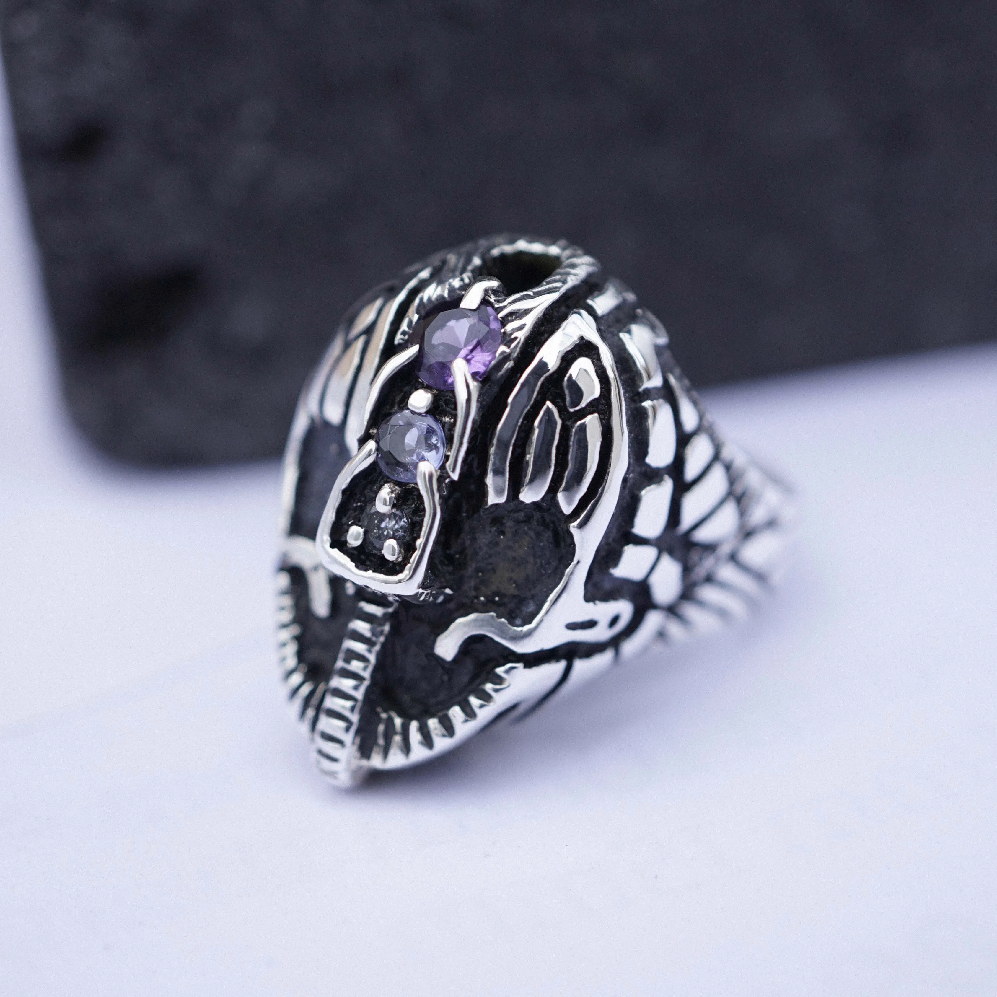 Statement face ring HELMET