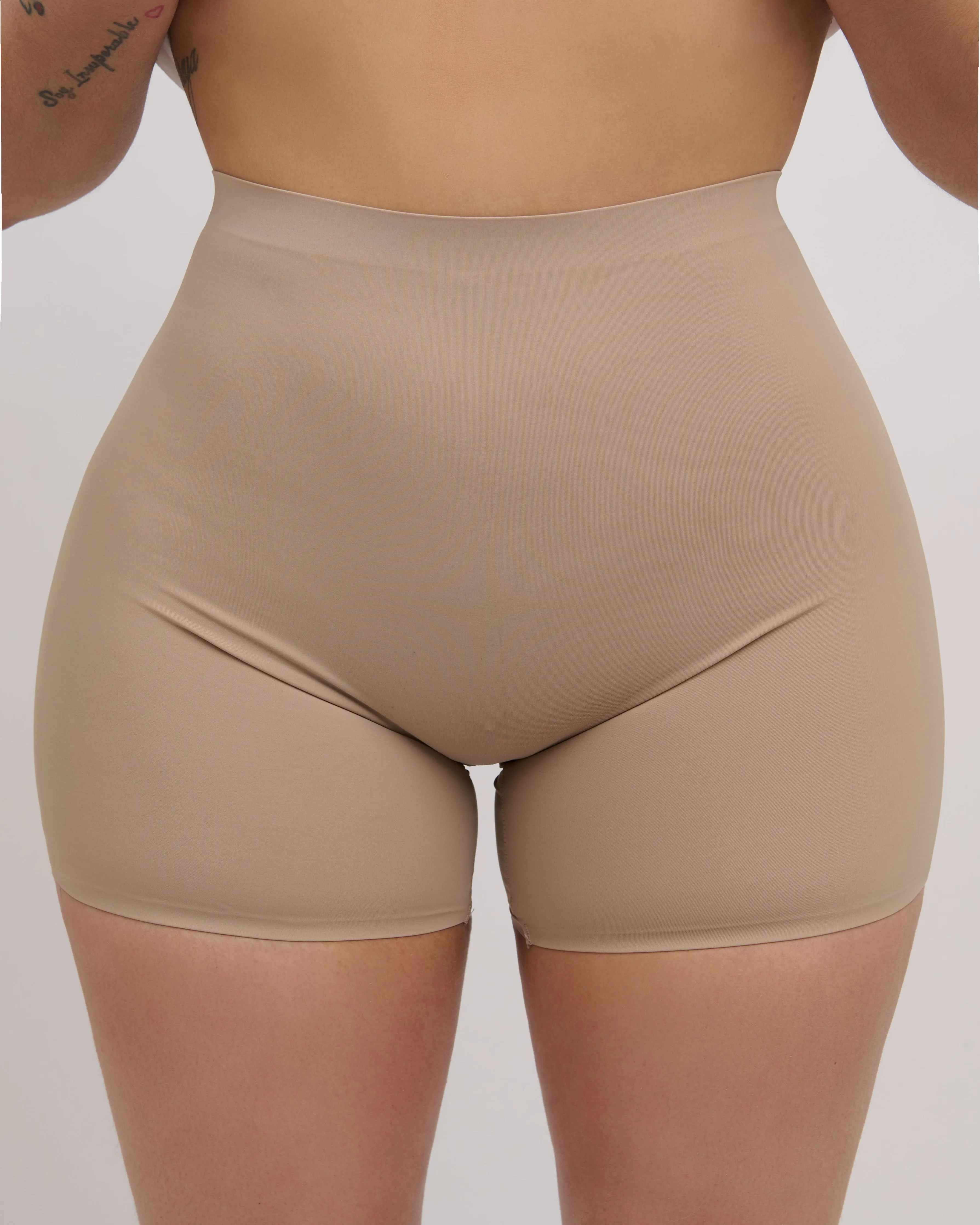 Taty Smoothing Mid-thigh Shorts 2.0 - Sand