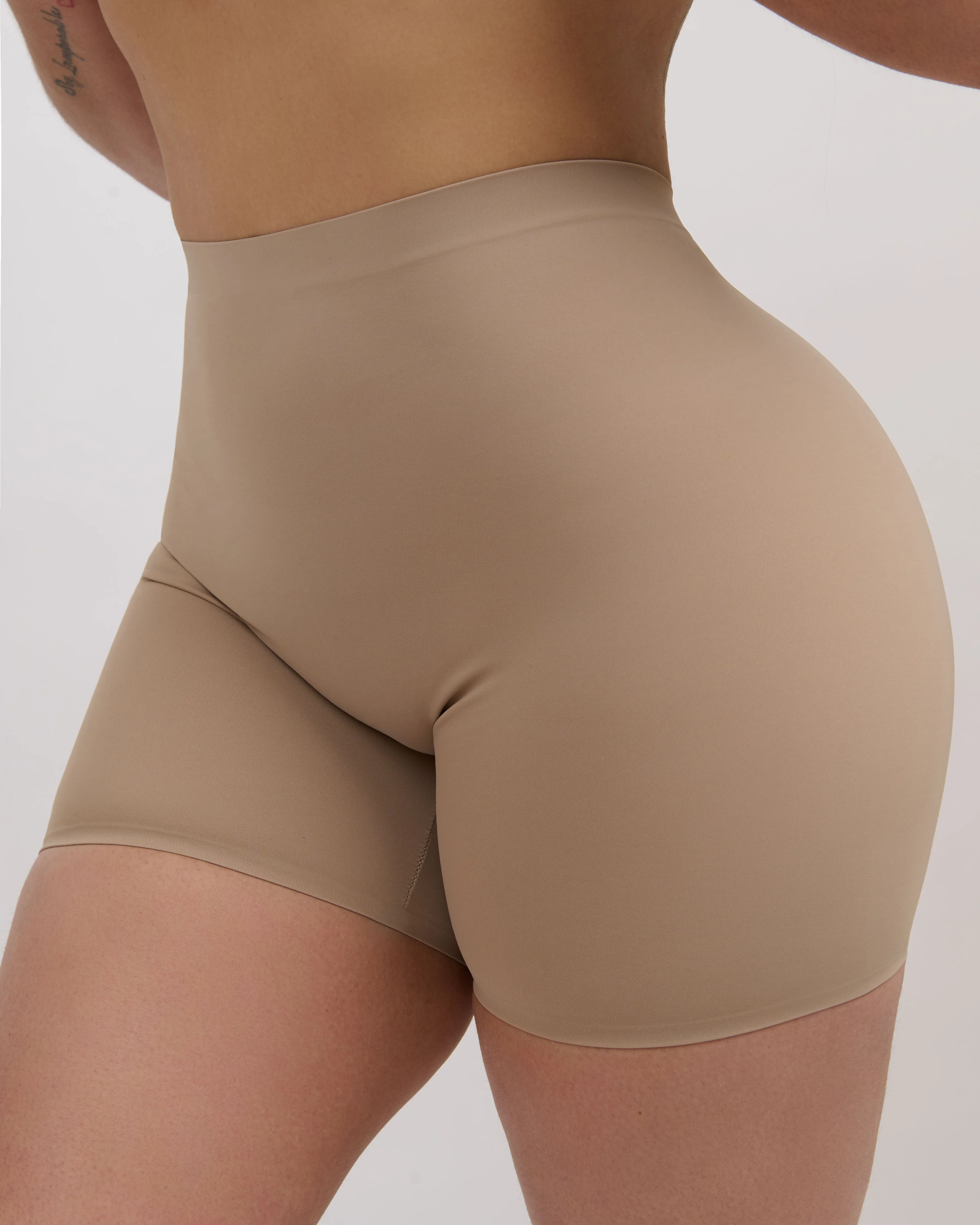 Taty Smoothing Mid-thigh Shorts 2.0 - Sand