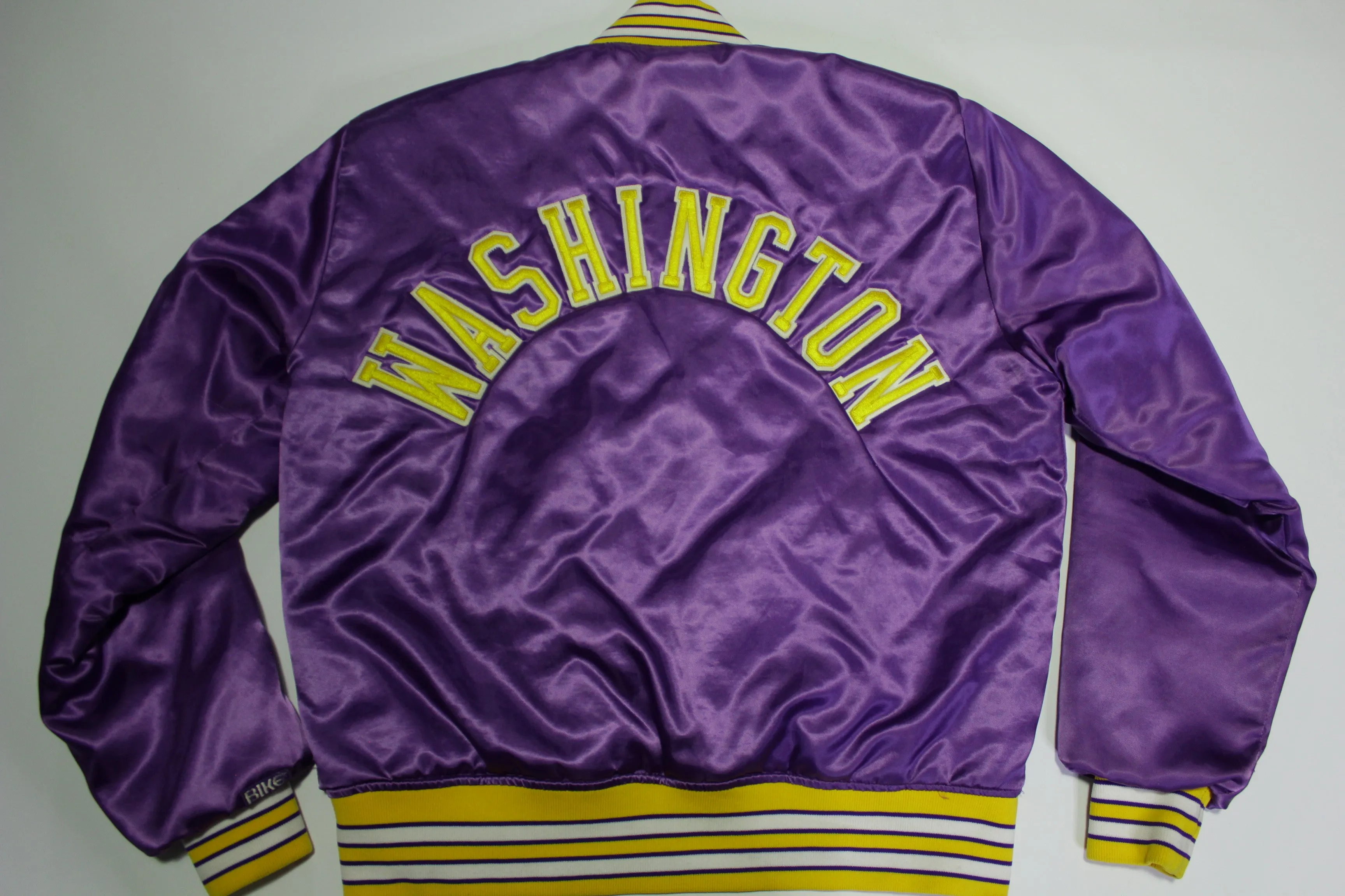 University of Washington Huskies UW Vintage 80's Quilt Lined Satin Coaches Jacket